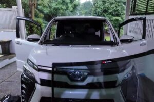 Mahkota Kaca Mobil (1)